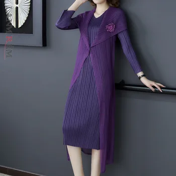 

LANMREM 2020 New Spring Round Collar Fake Two Pieces Pleated Dress Women Vintage Slim Loose Big Size A-line Dress Famale PD756