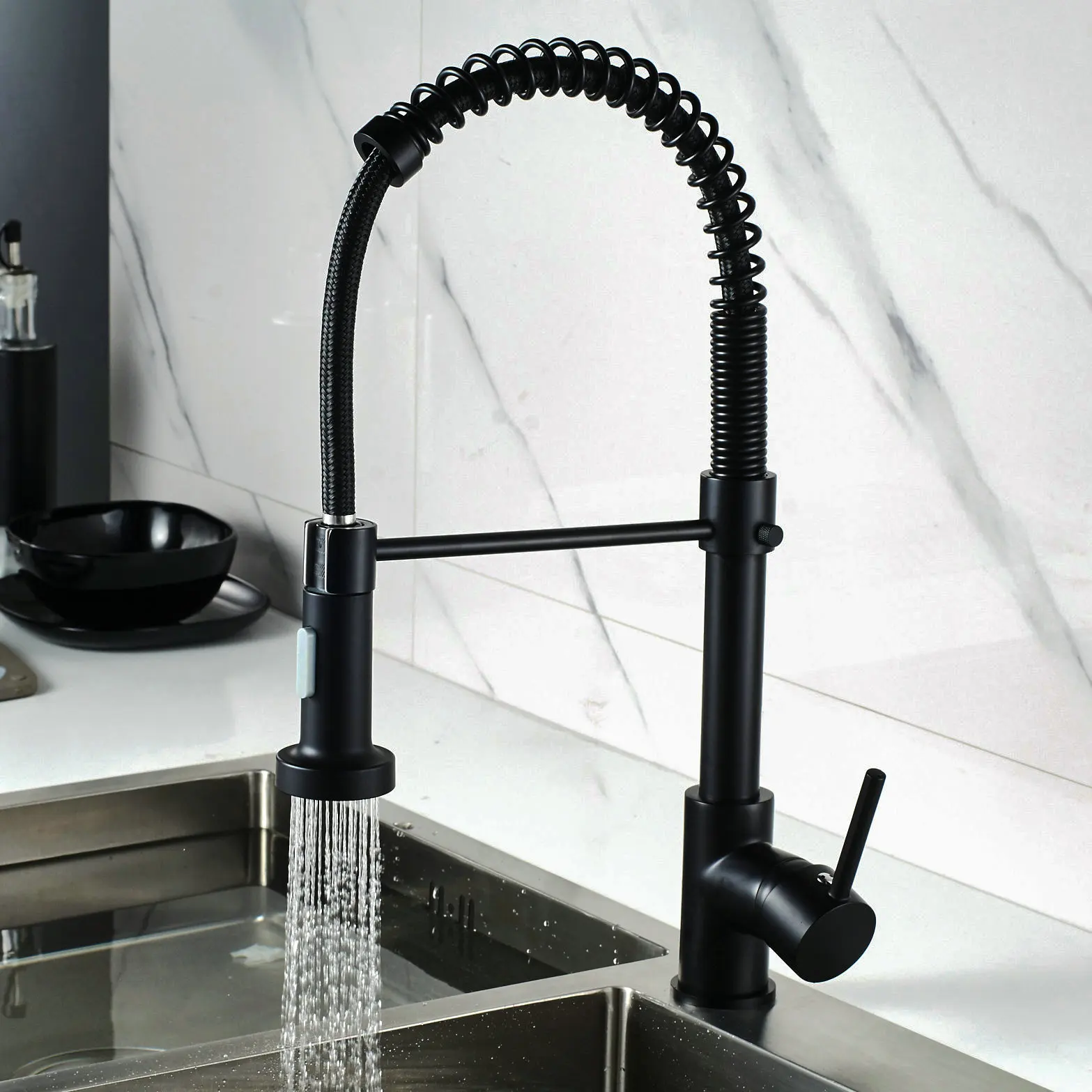 

Matte Black Kitchen Faucet Deck-mounted Faucet 360 Degree Rotating Flow Sprayer Nozzle Kitchen Sink Hot and Cold Faucet