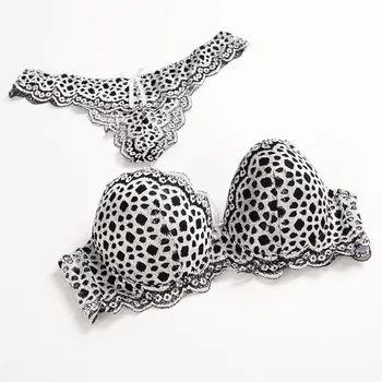 

2020 Fashion Leopard print Ultra-thin Backless No trace Comfortable Sexy women's bras Seamless Gather Cup set Lace steel ring