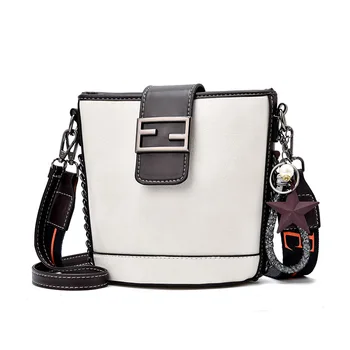 

2020 New Contrast Bucket Bucket Korean Wide Shoulder Joker Shoulder Messenger Bag