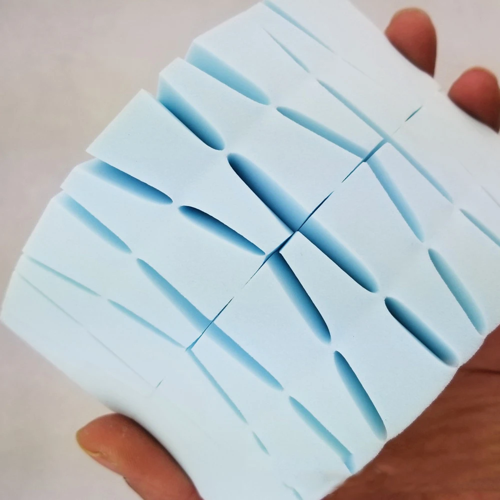 light blue Треугольная Гидрофильная губка с 24 вырезами для мытья лица, косметическая губка для макияжа, воздушная подушка для макияжа, яичный цвет, инструмент для макияжа с яйцом, губка, инструменты для красоты - Цвет: light blue