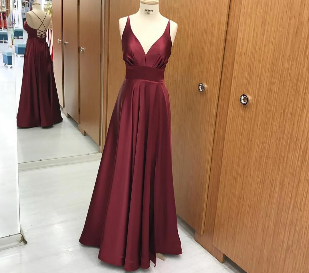 

Elegant Pleated A-Line Long Burgundy Bridesmaid Dresses with Pockets Custom Made Lace Up V-Neck Satin Formal Wedding Party Gown