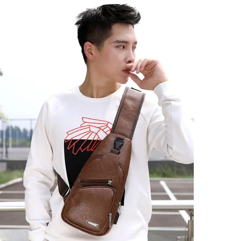 

Men's Casual Trend Chest Bag Pu Soft Delicate Stylish Retro Headphone Jack Design Rechargeable Security Anti-Theft Buckle Pure