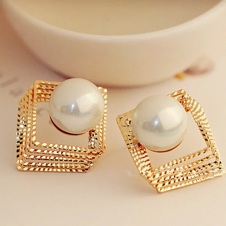 

New 2019 Three-dimensional Multi-layer Hollow-out Square Pearl Earrings Exaggerated Refined Earrings From Europe And America