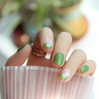 

24pcs Summer Style Fresh Green Small Flower Pattren Decor Sweet Fake Nails Student Wearable Short Length Fingernail tips glue