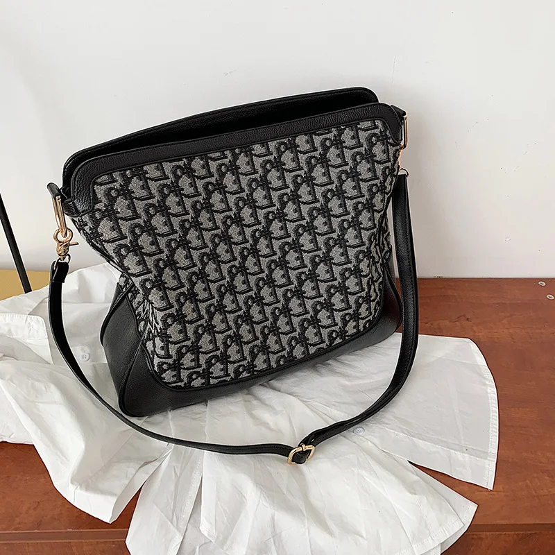 

JIULIN The new type of net red tremble tone of the same fashion personality women's bags with big bags oblique bags canvas bags