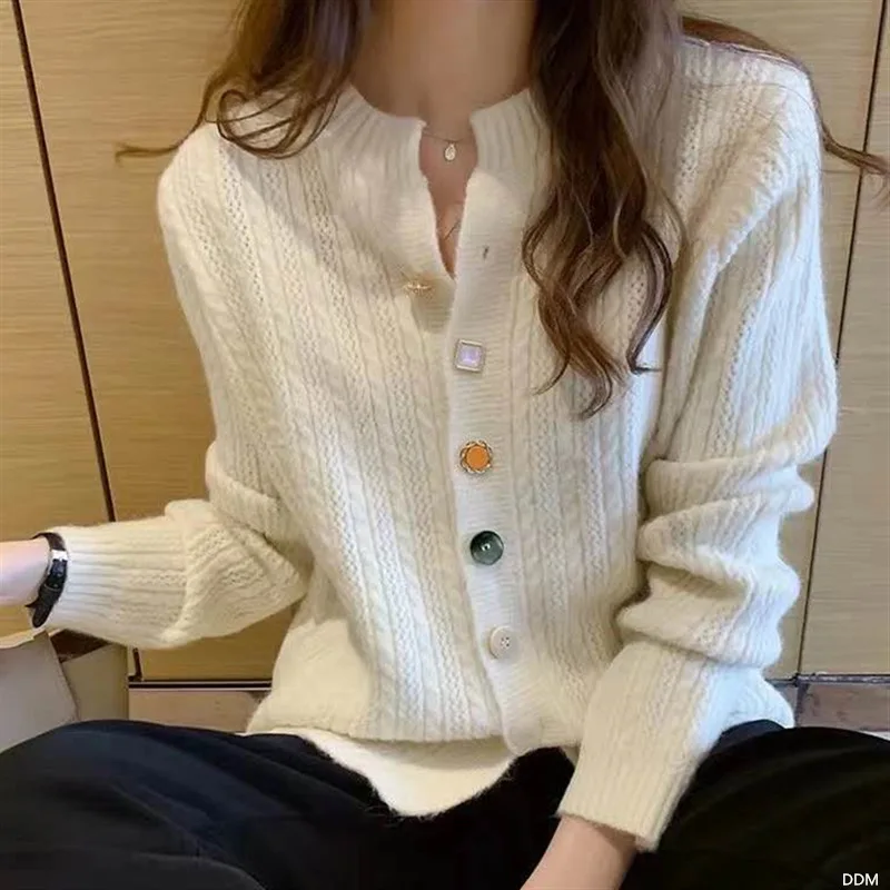 

2020 autumn and winter new Korean women's solid color knitted twist hollow gem button cardigan jacket women's jacket