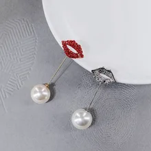 Korean-style Creative Women's Fun Lips Modeling Rhinestone Brooch Cool Elegant Autumn And Winter Street Snap Versatile Fashion C