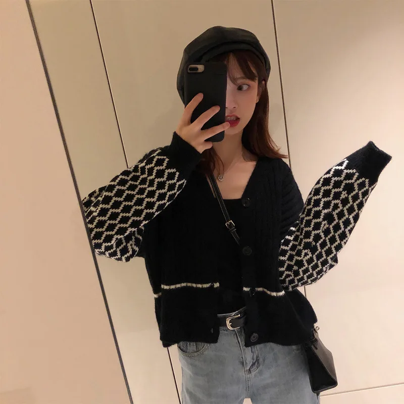 

2019 Fall New Sweater Women V-neck Retro-stitched Retro-stitching Short-knit Cardigan V-Neck Cardigans Black Sweater Women
