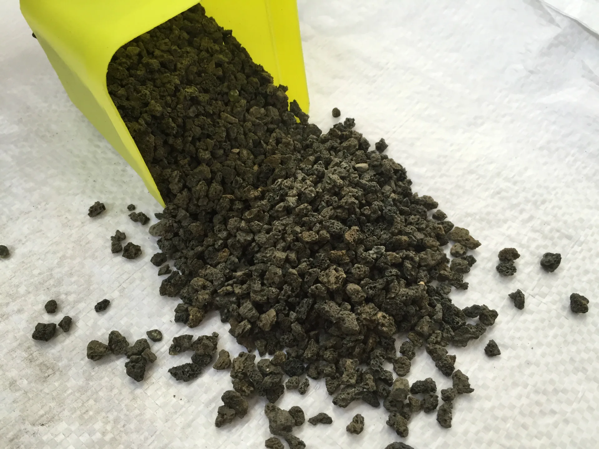 

Succulent Only Soils Porous Hard Black And White with Pattern Volcanic 3-6 Mm