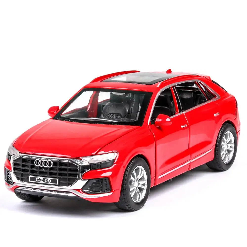 Модель автомобиля Audi Q8 1:32 со звуком и светом Коллекционная модель игрушечного