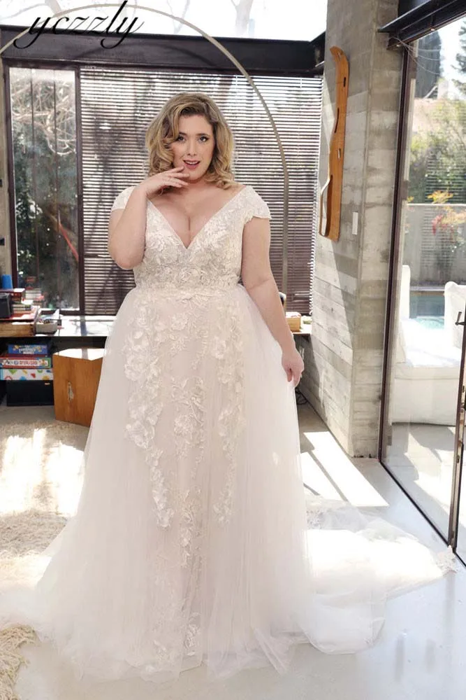

Big Size Wedding Dress Vintage V-neck A-line Lace Appliques Wedding Dress With Cap Sleeves Long Bridal Dress Hochzeitskleid