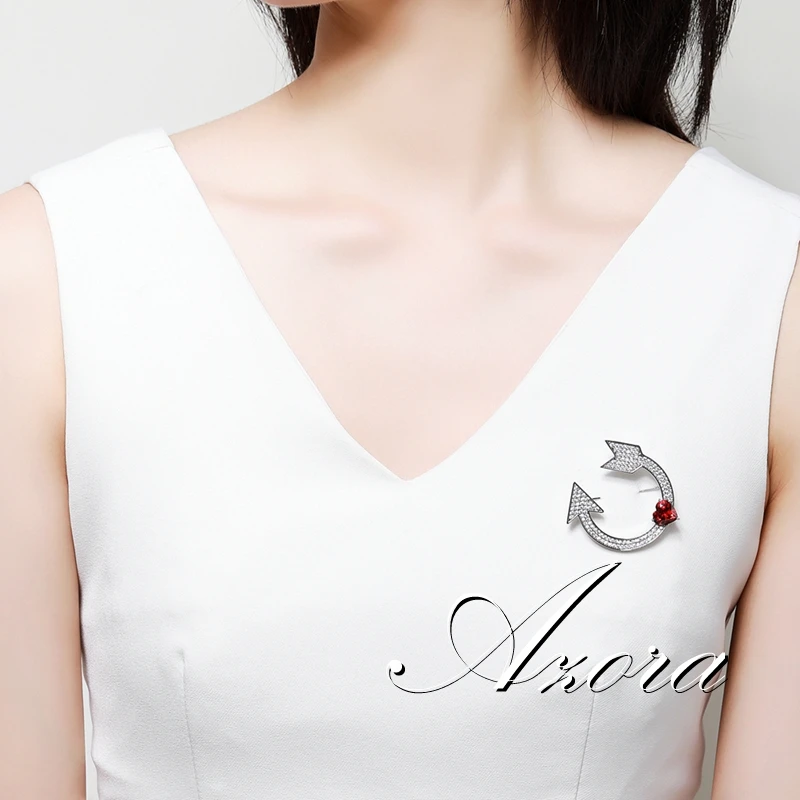 AZORA Сердце Cut красный фианит стрелка брошь элегантное пальто Броши для женщин Свадебные ювелирные изделия высокого качества Модные булавки TP0104