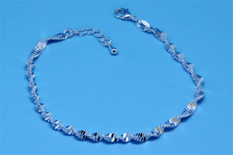 2497749813_694448036