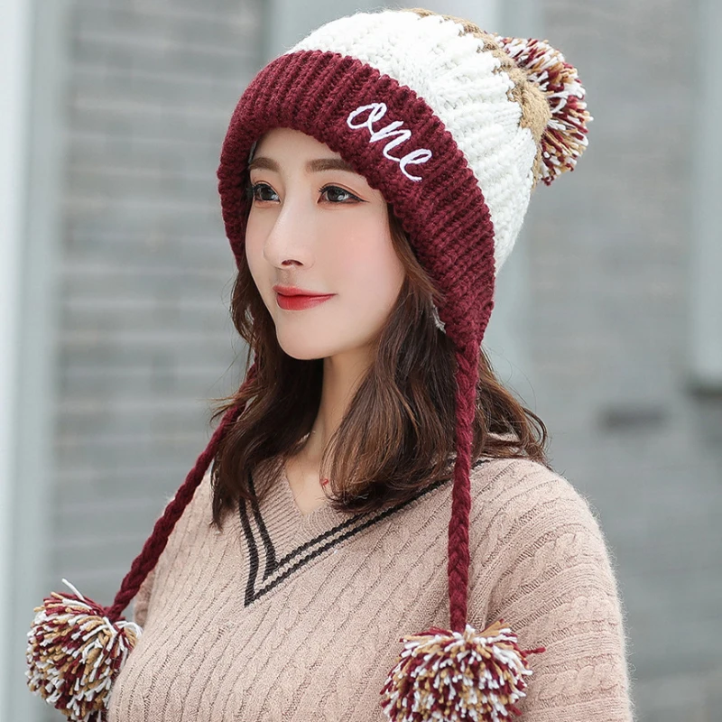 HT2710 вязаная шапка с тремя помпонами шапка-ушанка шапки осень/зима для женщин Толстая теплая шапка бини Лоскутная зимняя шапка для женщин