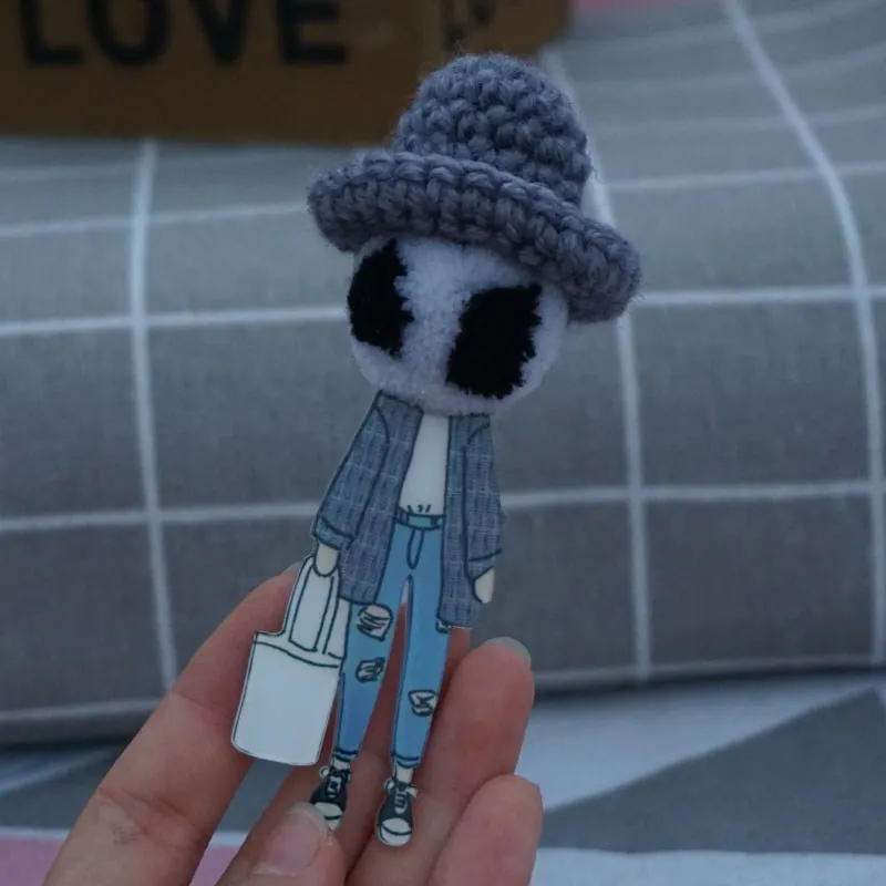 

Woman wool hat brooch big brooch for woman lady badges pin on backpack