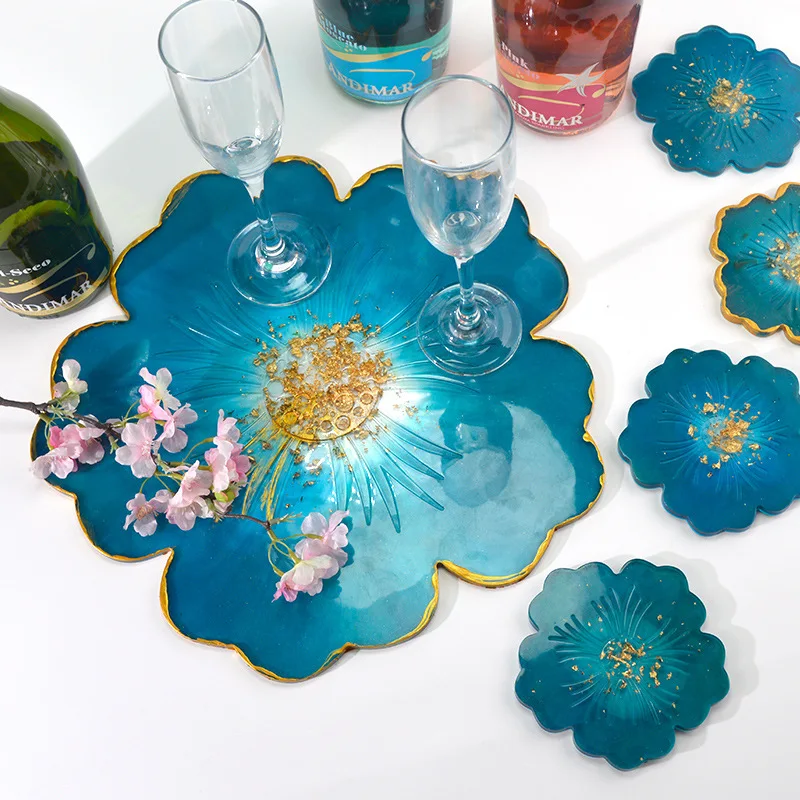 

A large flower shaped silicone mold made of epoxy resin can be used for coasters art products, pallets, and household products