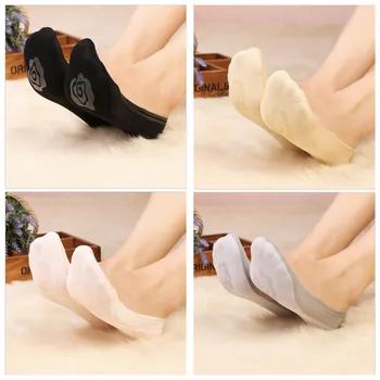 

1 pair of new fashion shallow mouth ice silk boat socks female invisible boat socks non-slip flower socks yoga fitness socks