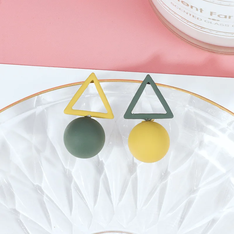 Yellow-green DREJEW асимметрия треугольник мяч массивные серьги маленькие Зеленый Желтый Черный Серый контрастный цвет акриловые серьги гвоздики для женщин - Окраска металла: Yellow-green