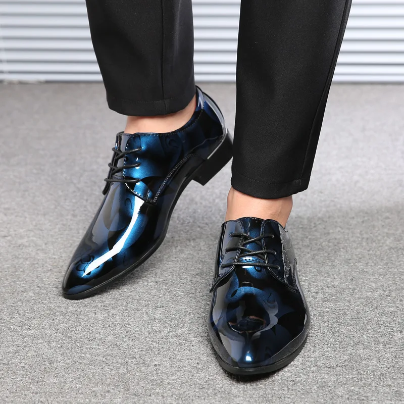 Туфли мужские из лакированной кожи заостренный носок цветочный узор формальные