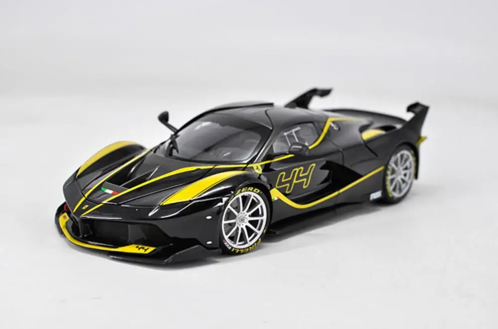 JZ) Bburago 1/18 1:18 Ferrari California T спортивный гоночный автомобиль Транспортное средство литье под давлением дисплей Модель игрушки на день рождения для детей мальчиков и девочек - Цвет: FXX K Black