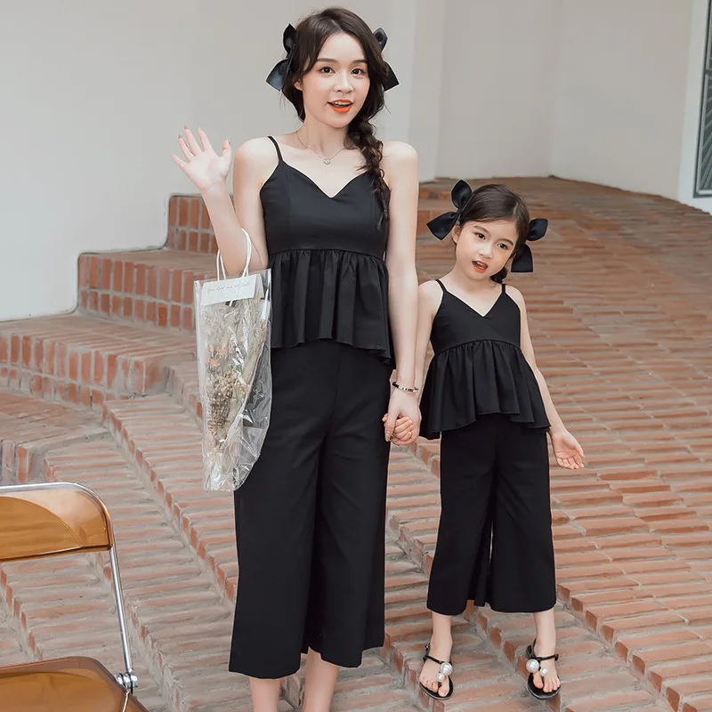 korean mom and daughter matching clothes for travel black outfits