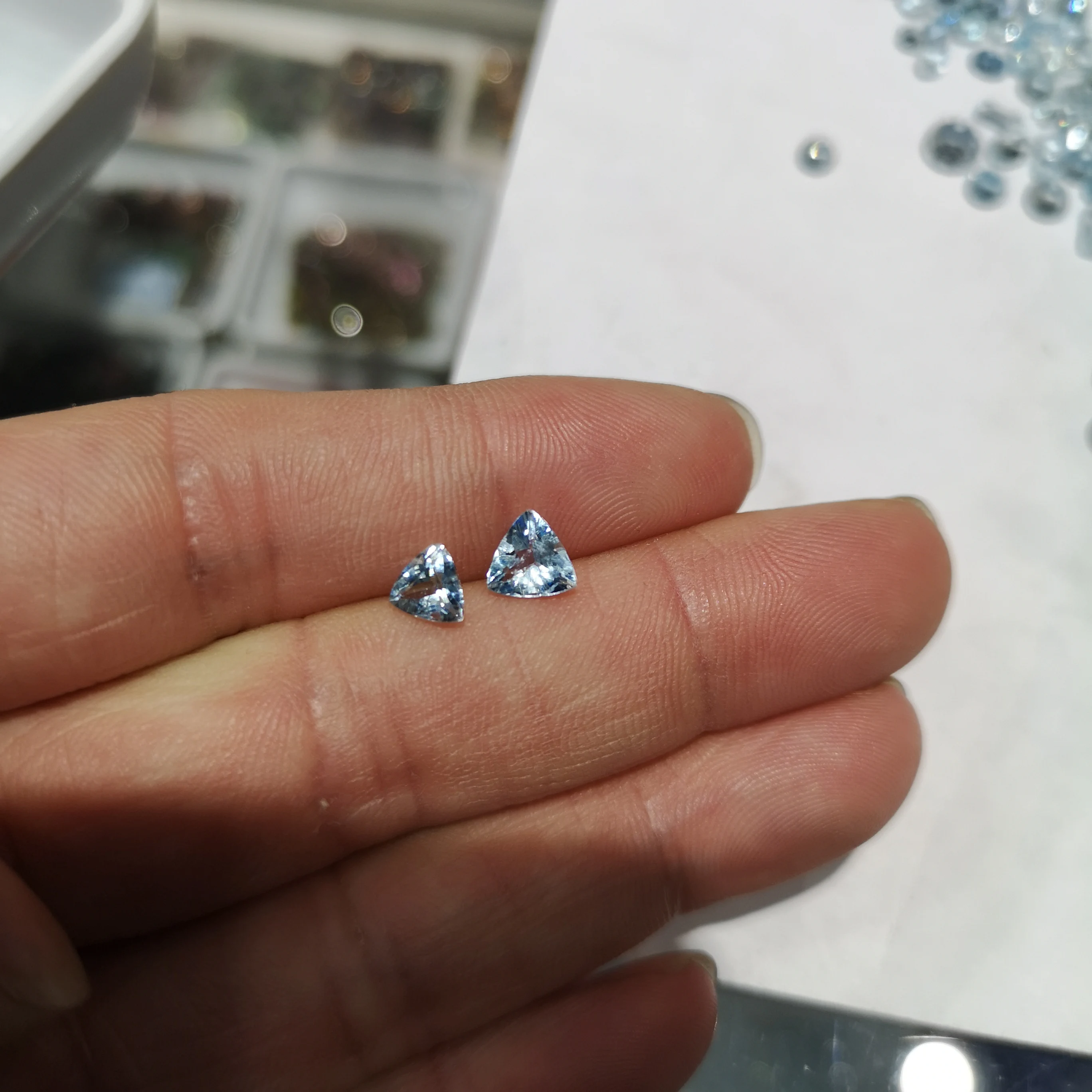 

100% natural aquamarine loose gemstone 5.5mm and 6.4mm