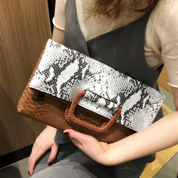 

XMESSUN 2020 New Fashion Chain Python Pattern Clutch Bag Women Trendy Shoulder Messenger Bag Vintage Retro Snake Envelope Bag