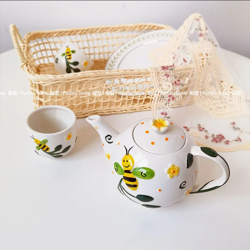 

Japanese Hefeng lovely family flower tea pot coffee pot new idea little bee ceramic tea set teapot teacup set