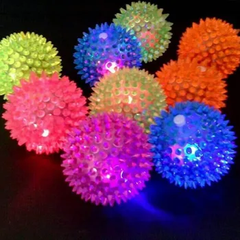 

1Pc Flashing Light Puppy Dog Cat Pet Hedgehog Rubber Ball Sound Ball Fun Play Toy Led Light Squeaky Chewing Balls Random Color