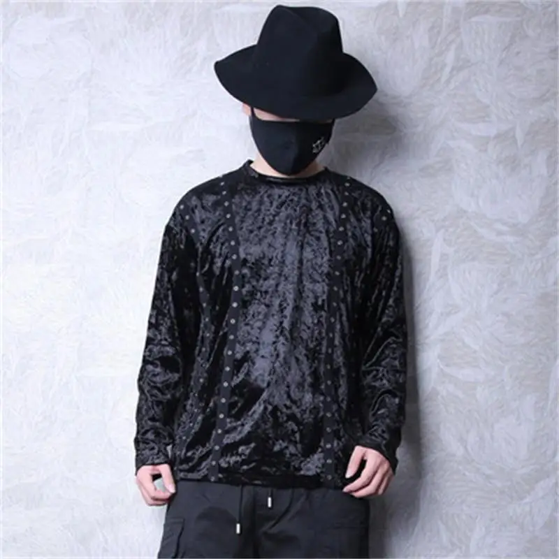 

Мужская футболка с длинным рукавом и круглым вырезом, с заклепками