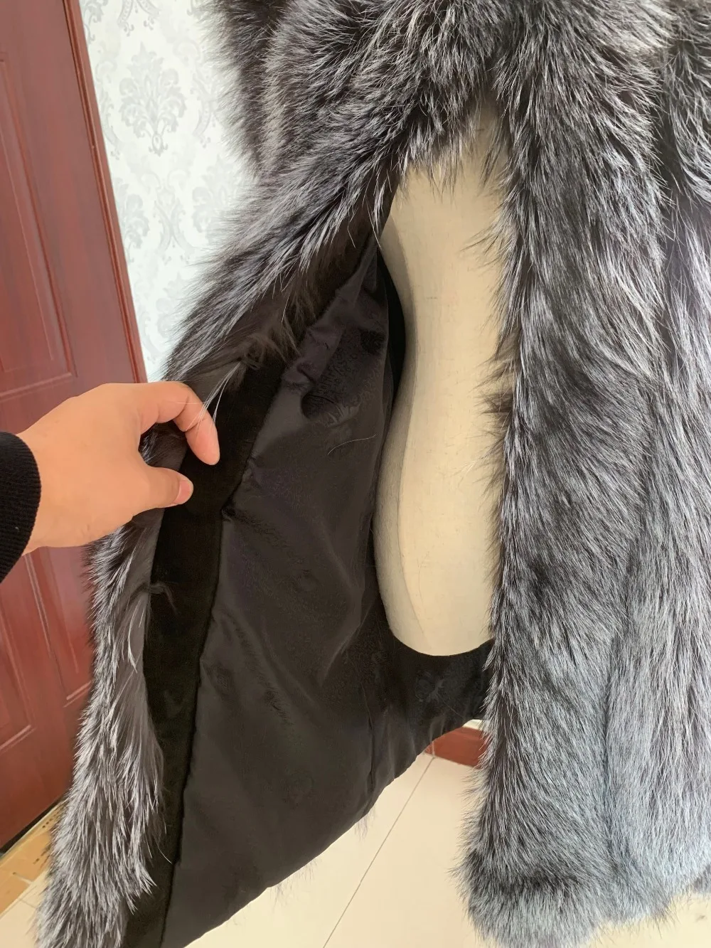 Новинка, Брендовое зимнее пальто из натурального Лисьего меха, Толстая Женская куртка из серебристого лисьего меха, длина 80 см, жилет с капюшоном