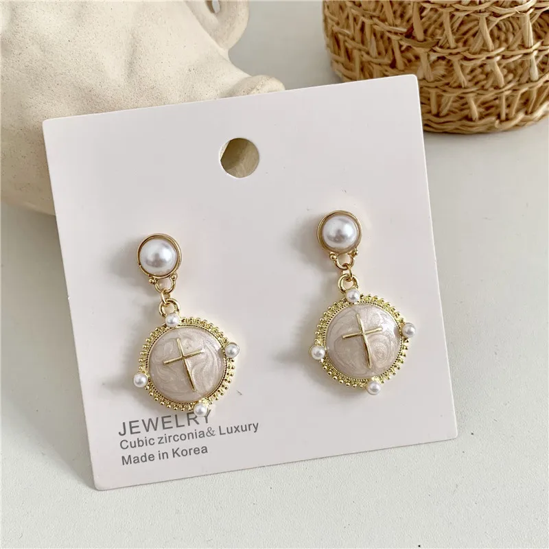 Simple White Enamel Round Clip on Earrings without Piercing Royal Baroque Elegant Cross No Ears Hole Clips Earrings
