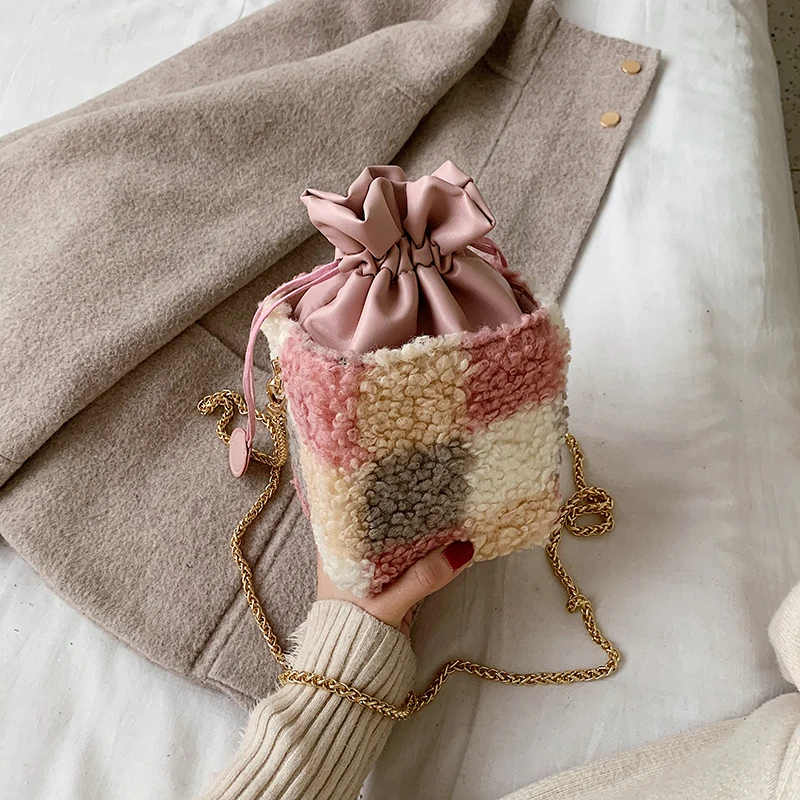 

2020 new women's bag fashion shoulder messenger bag ins super fire plush women bag chain bag mobile phone bag gift box bag