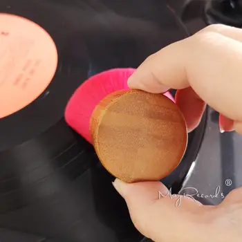 

High Quality Soft Wooden Handle Vinyl Record Player Cleaning Brush Dust-proof LP Phonograph Records Brush for Turntables