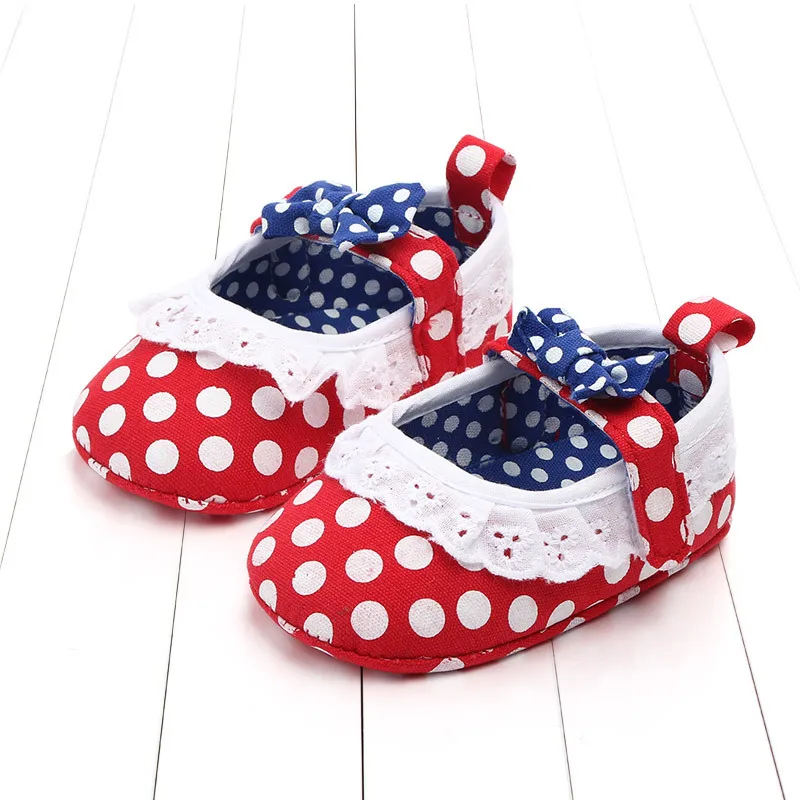 Кружевная Тканевая обувь для маленьких девочек; обувь для малышей с бантом и цветочным узором; обувь с мягкой подошвой для маленьких девочек - Цвет: 1