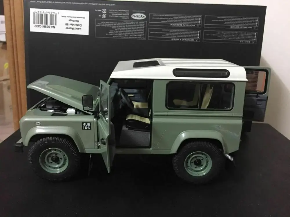 

Kyosho Land Rover Defender 90 Heritage Green/White 08901GGR 4 Door Open 1:18 Scale Die-Cast Model Car