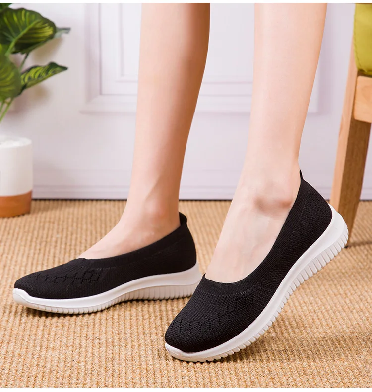 2021 new old Beijing cloth shoes women's foreign trade flat-bottomed flying shoes women and elderly mother shoes