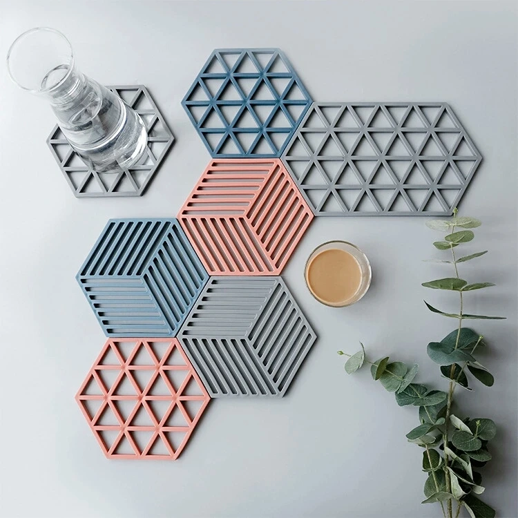 

Hexagonal PVC Heat Insulation Pad Table Mat Placemat Geometric Design Kitchen Household Hollow Anti-hot Mat for Dining Table