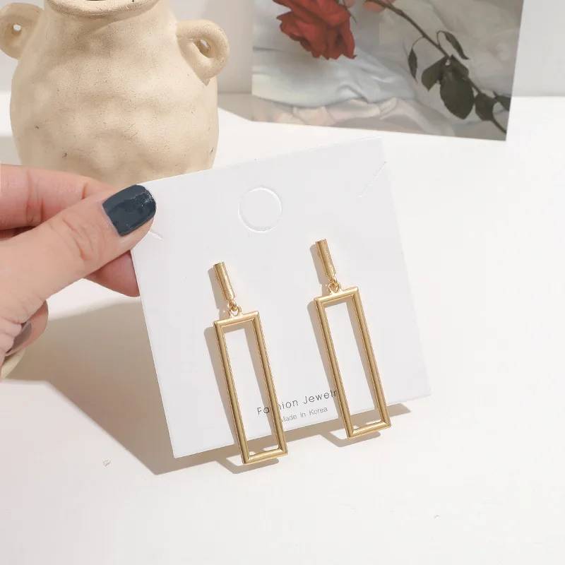 

2020 New Vintage Elegant Matte Gold Square Geometric Clip on Earrings ForNo Pierced Women Long Simple Ear Clip Jewelry Wholesale
