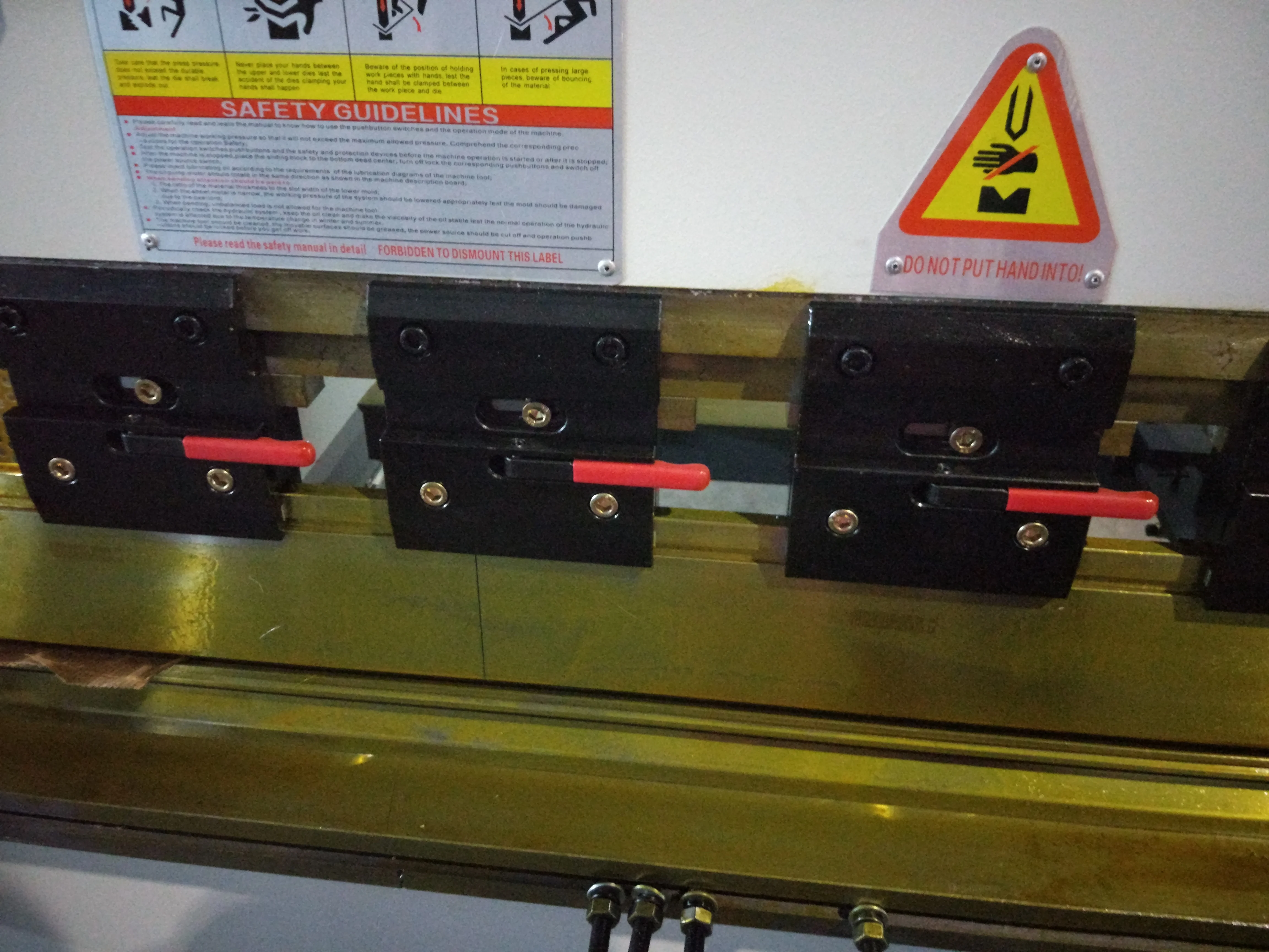 Anhui в случае возникновения проблем Runbang 30 T/1600 мм CNC гидравлическая система пресс