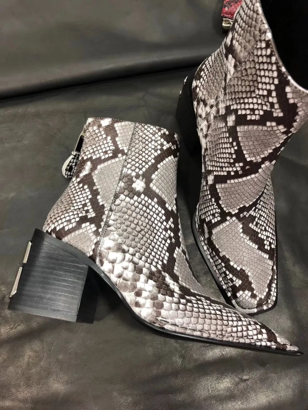 Брендовые ботинки на высоком каблуке из змеиной кожи; женские ботильоны; зимние ботинки из натуральной кожи; женские ботинки челси