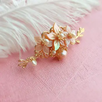 

CCijiNG Romantic Pearl Shell Brooch Foral Elegant Party Dress Beautiful Princess Flower Hairpin Bride Wedding Handmade XZ2980