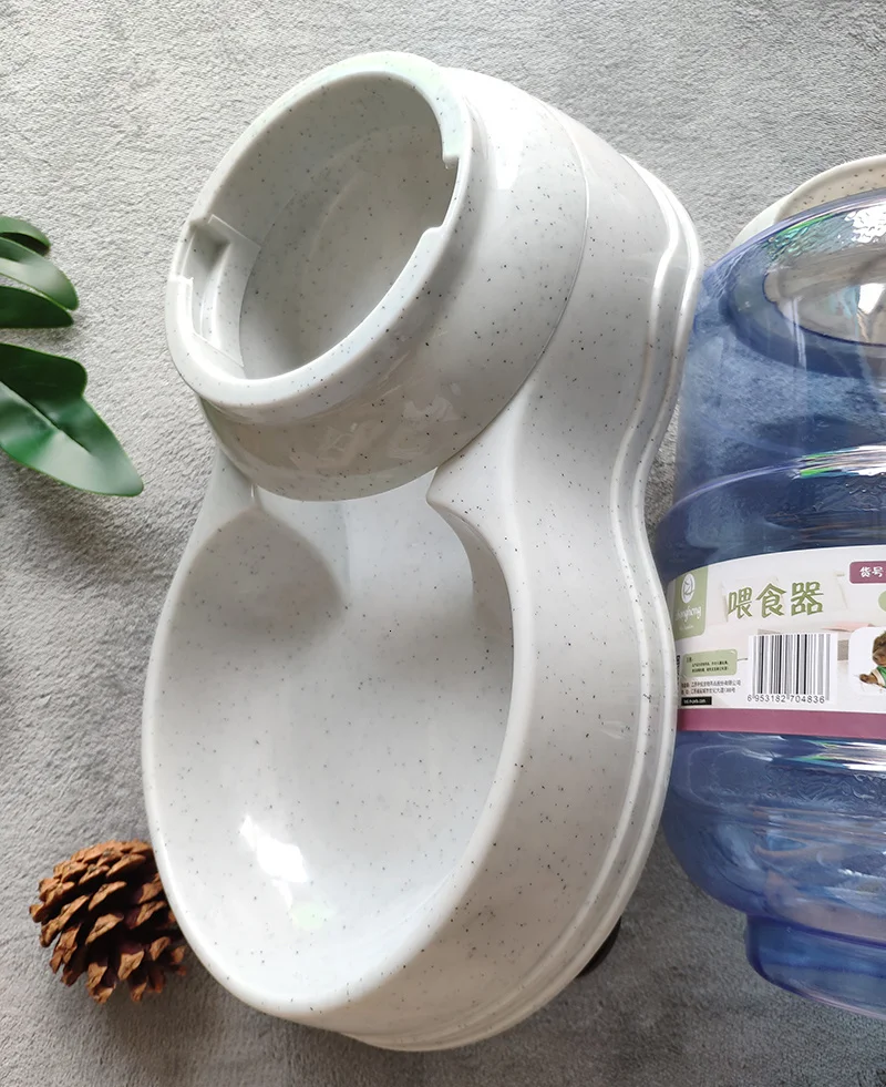 FURLIVIO™ gravity-fed cat food dispenser