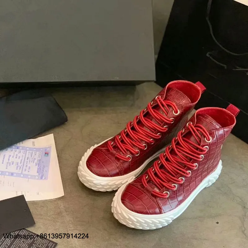 Ботинки; женские ботильоны; женская обувь; chaussures femme; женская обувь с перекрестной шнуровкой; женские ботинки с круглым носком на плоской подошве; scarpe donna; низкий каблук
