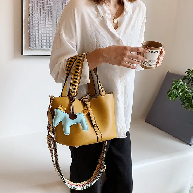 

summer 2019 new style pony pendant, diagonal bag, large-capacity single-shoulder large-capacity female foreign-air tote bag