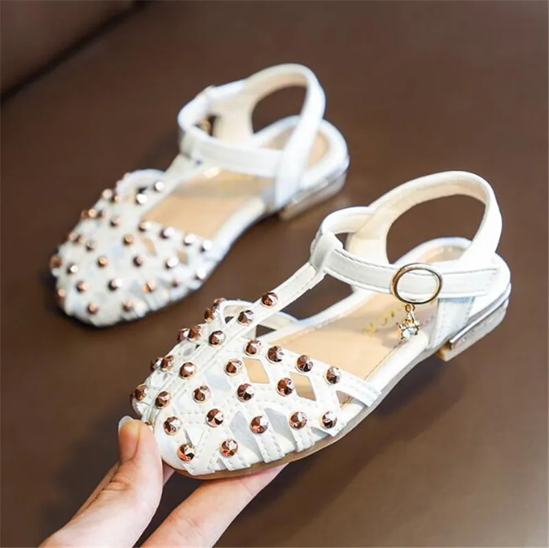 white Weoneit/ Новинка для девочек сандалии детские PU детская кожаная обувь с заклепками; популярное платье принцессы для девочек; обувь для вечеринок CN Размеры 21-36 - Цвет: white