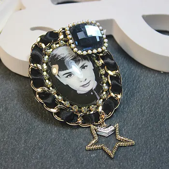 

Retro Luxury character gem brooch flowers Lapel Pins Hepburn Monroe Manual Cloth Brooches Jewelry for Women