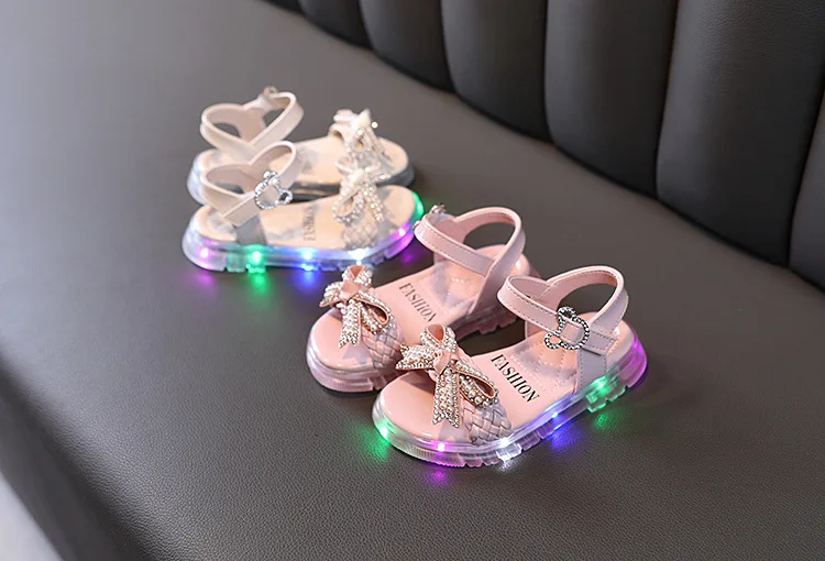 girls shoes Light Up Girls Sandals Baby Summer Bow Children Shoes Kids Soft Bottom Luminous Shoes Sandal boy sandals fashion