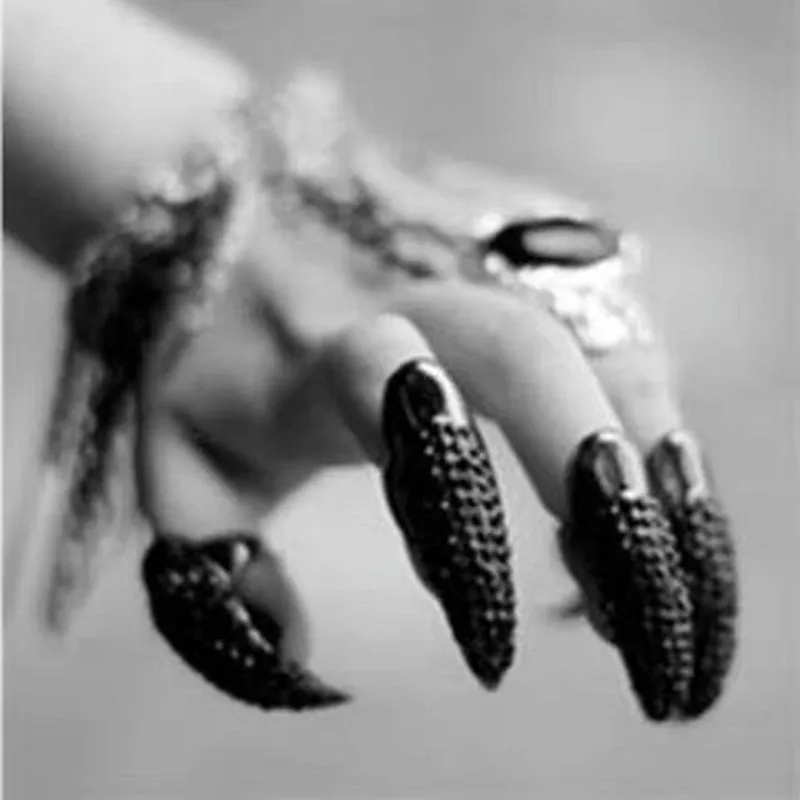 Sharp claws. Когти женщины кошки. ожерелье когти женщина кошка. sharp cat claws.